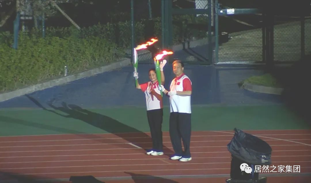 汪林朋董事長受邀擔(dān)任黃岡市第六屆運動會開幕式第一棒火炬手