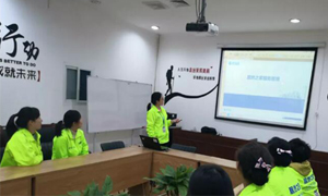 服務(wù)于心，管理于人——安徽淮南店職場禮儀與服務(wù)管理培訓(xùn) 